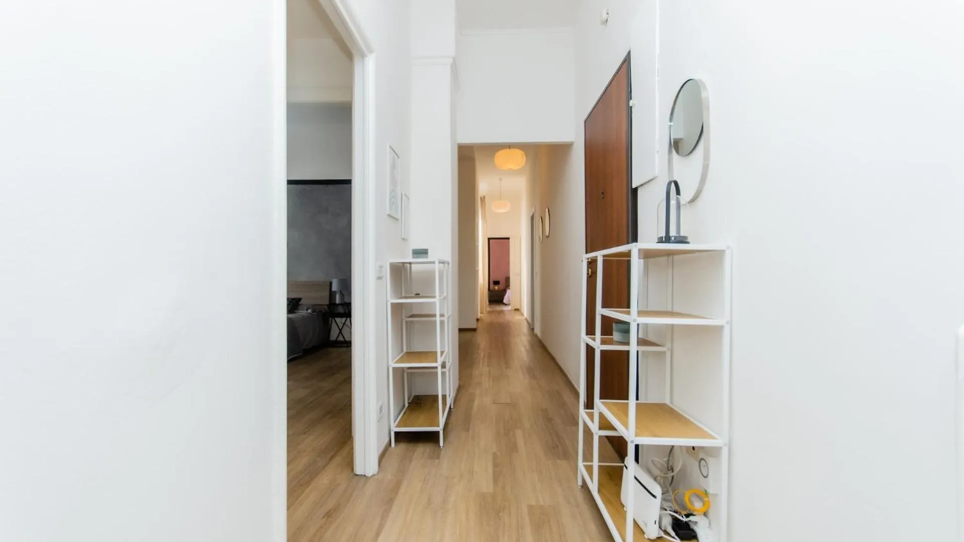 Blue Room Mediolan 0*,